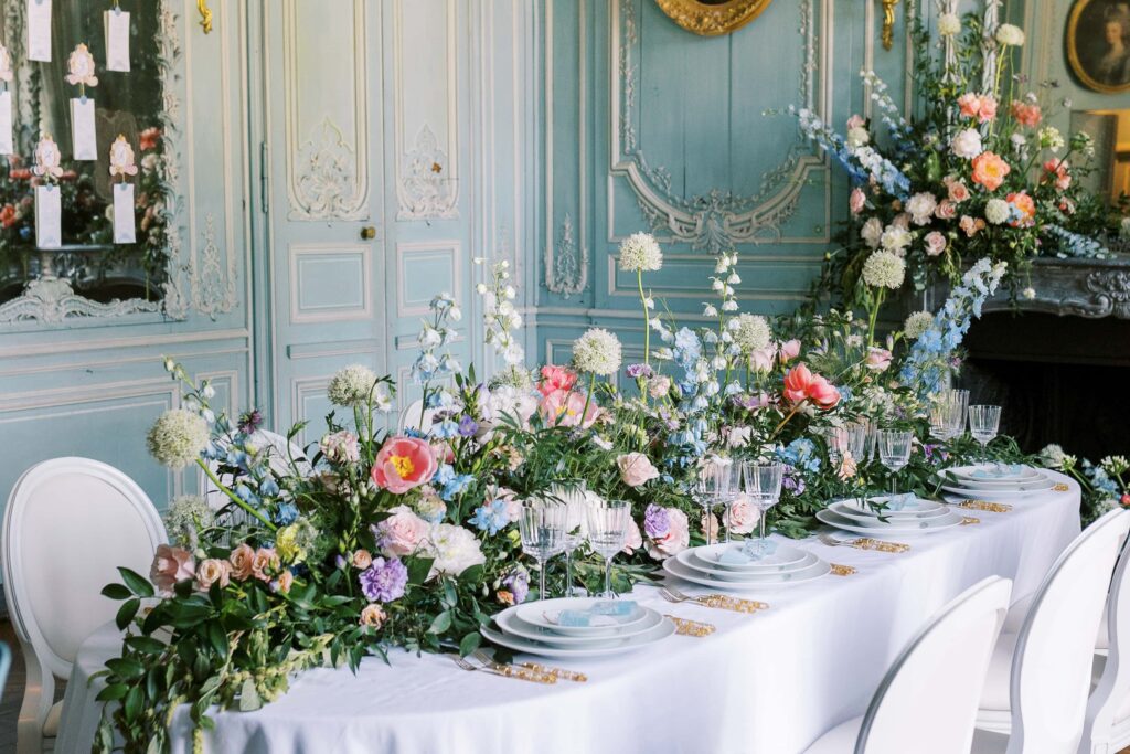 Garden party tablescape for a wedding in france 
