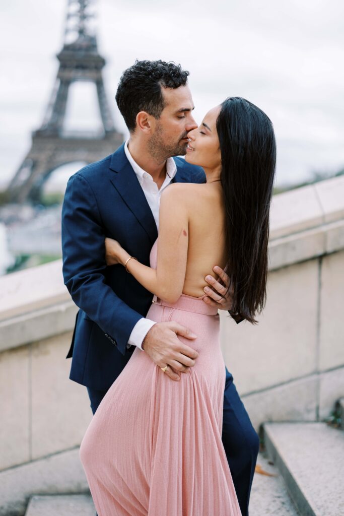 Romantic couple portrait during a clouded day at the Trocadéro, Paris