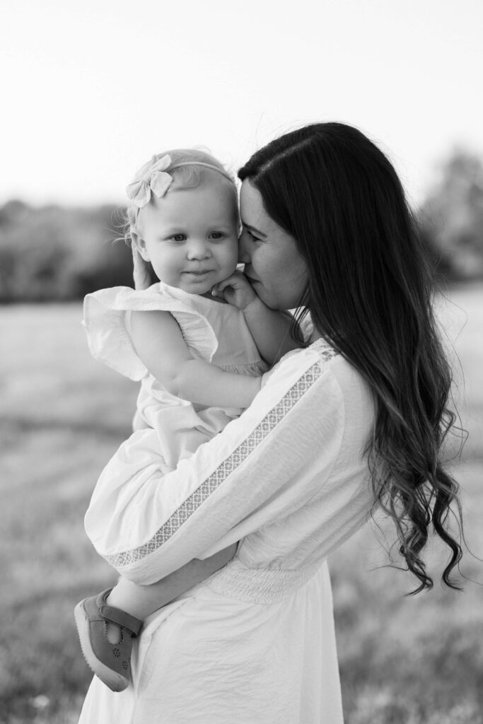 jessica kissing her baby at her Sansom Park family session