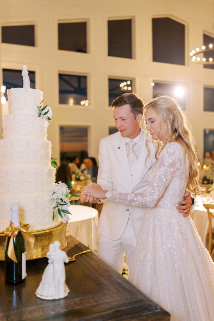bride and groom cutting their cake at their Lakeview Hills Wedding