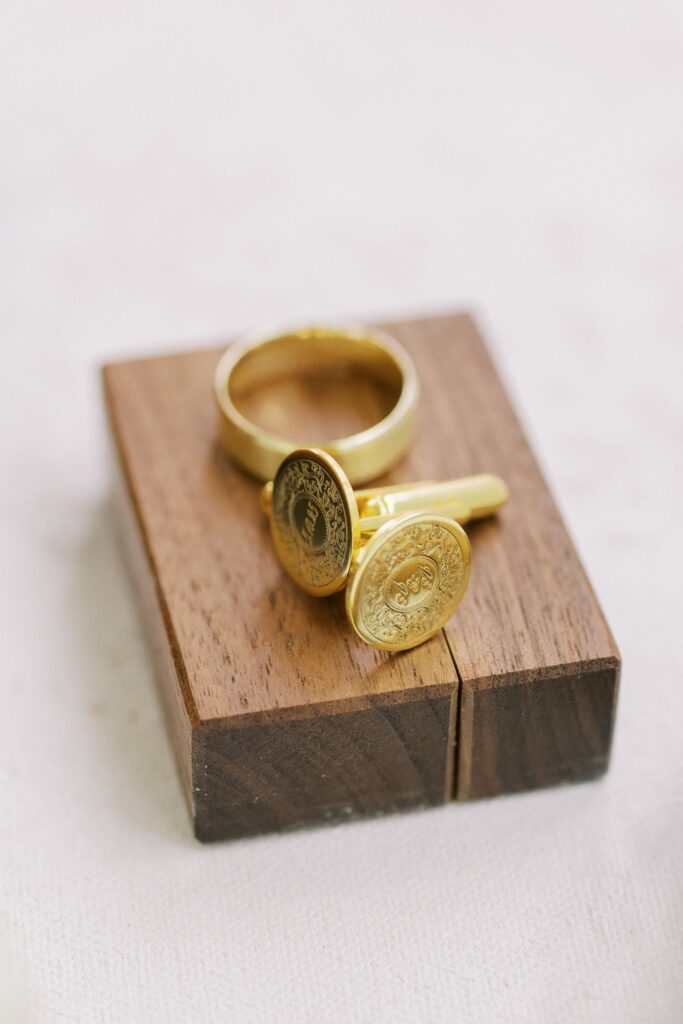 groom's cufflinks for his Lakeview Hills Wedding